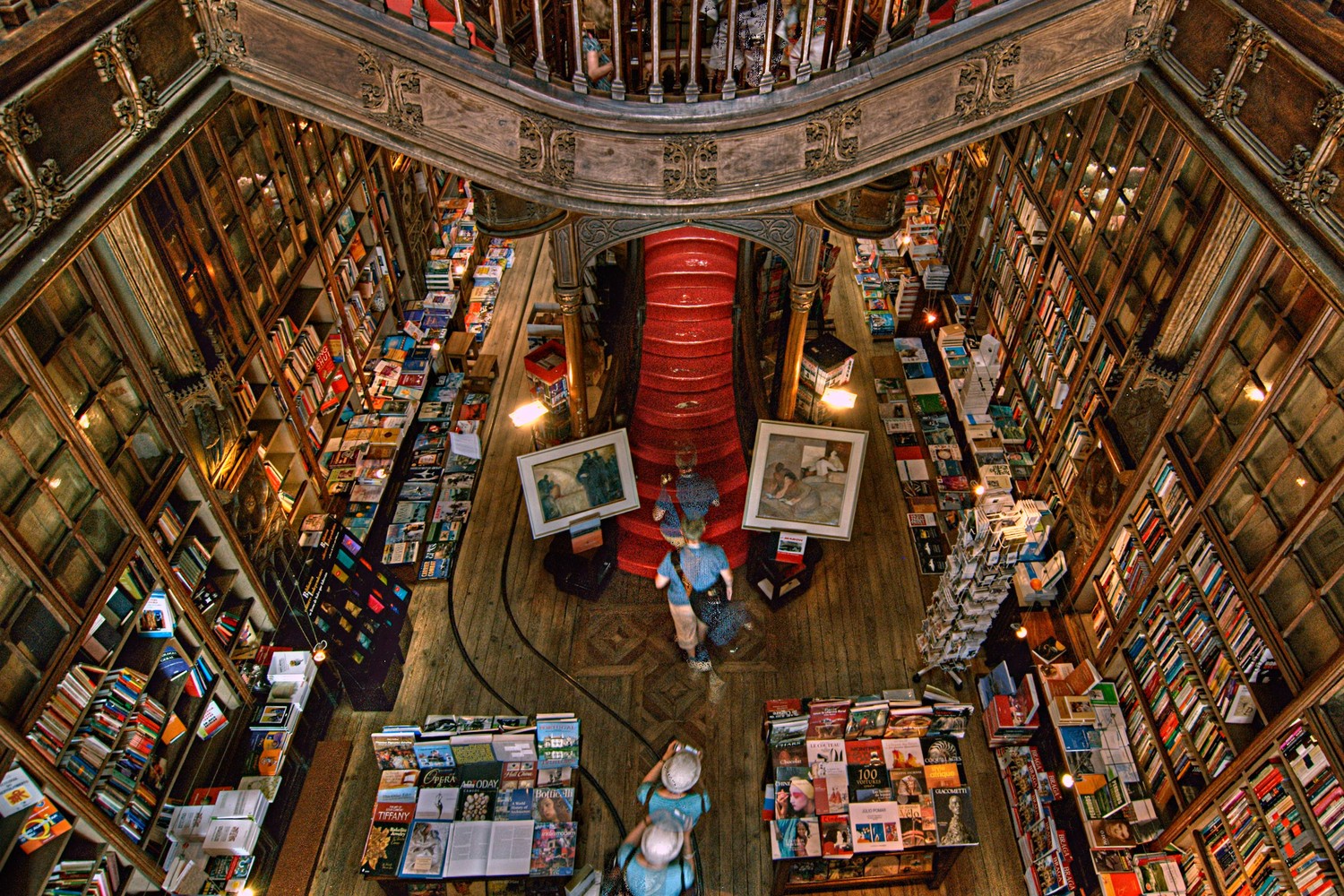 Intérieur de la librairie Livraria Lello à Porto